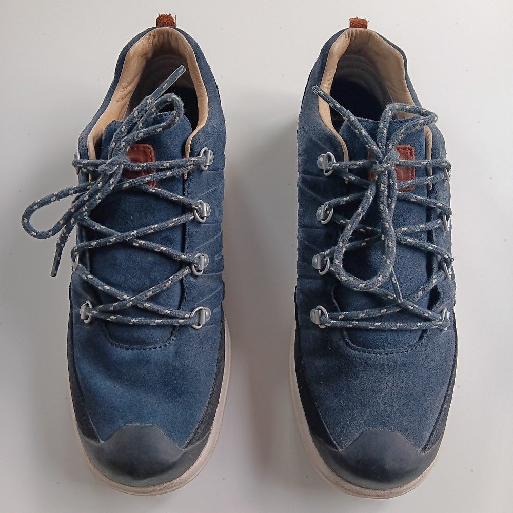 Salomon Mens casual walking shoe